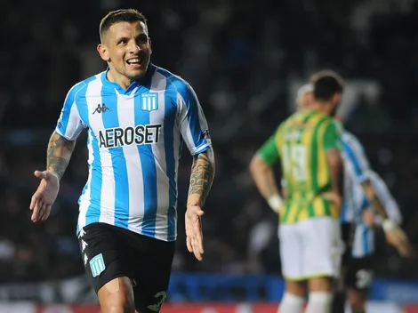 DT de Racing le lee la cartilla a Emiliano Vecchio