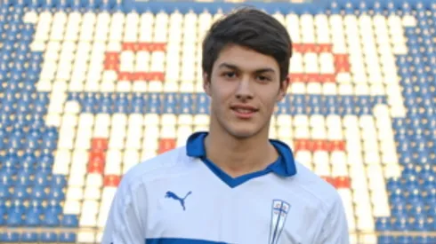 Solabarrieta vistiendo la camiseta del elenco de la Franja Cruzada.