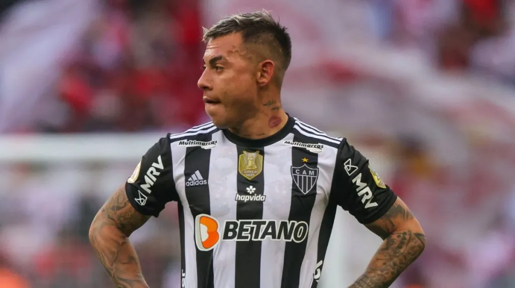 Eduardo Vargas se quedó sin puesto en el Mineiro y ahora debe buscar club en 2024.