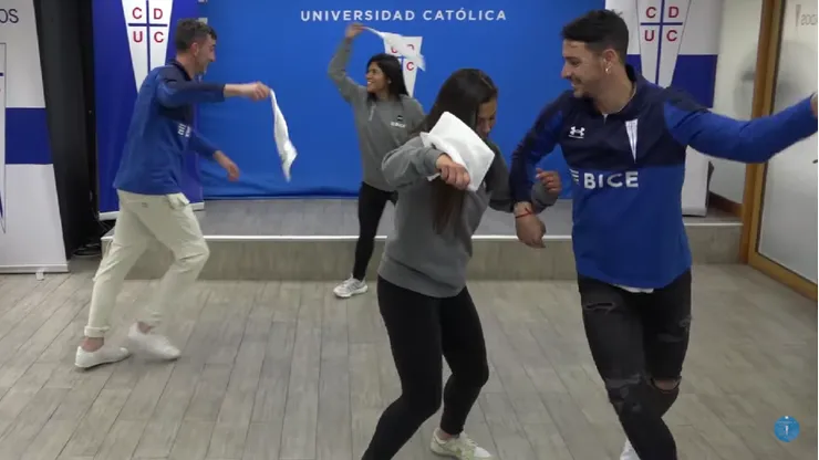 Parte del plantel cruzado masculino y femenino aprendieron a bailar cueca.