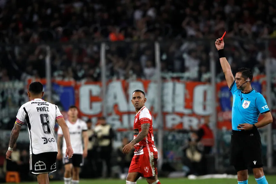 En Colo Colo hubo quejas por el arbitraje | Foto: Photosport