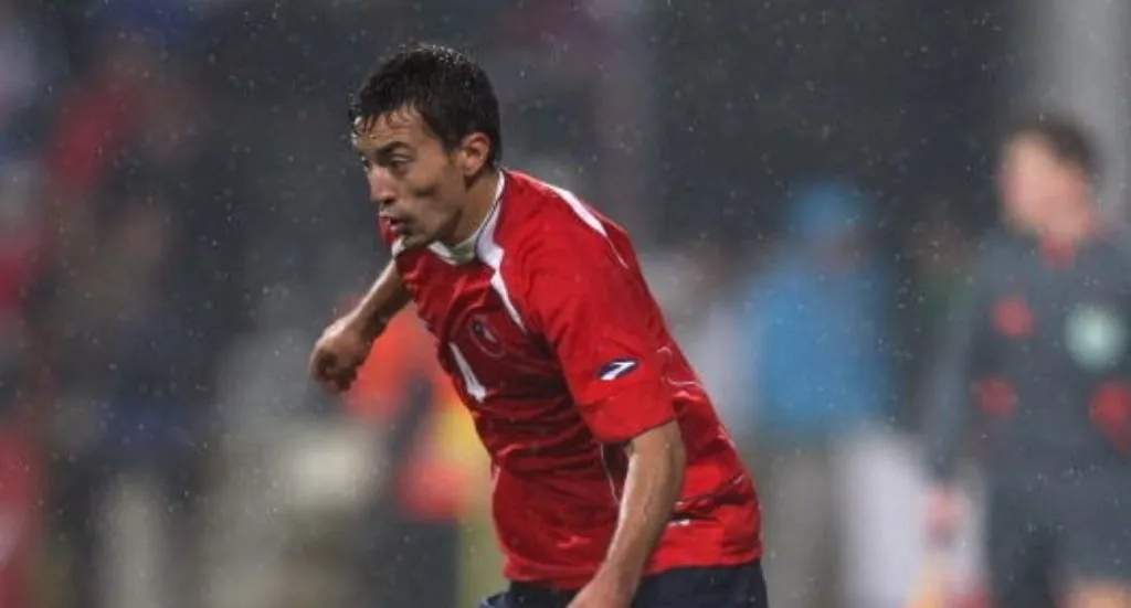 Cereceda vistiendo la camiseta de la Selección Chilena | Foto: Photosport