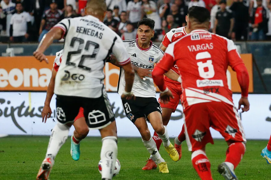 El Cacique se enredó con Deportes Copiapó. | Foto: Photosport