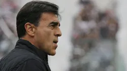 Gustavo Quinteros envia a la cancha a César Fuentes tras molestias de Óscar Opazo (Foto: Photosport)