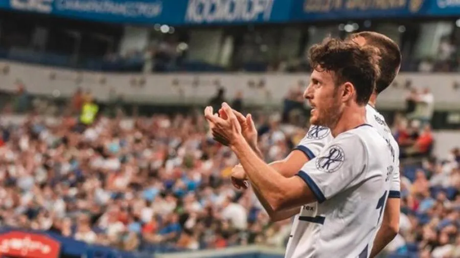 Henríquez ahora juega en Rusia. | Foto: Archivo