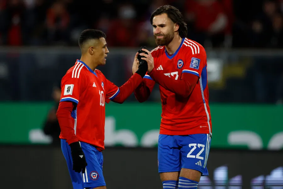 Rivarola no se convence con Brereton. | Foto: Photosport