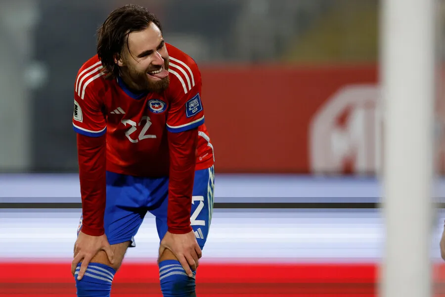 Brereton tuvo un esforzado partido ante Colombia. | Foto: Photosport