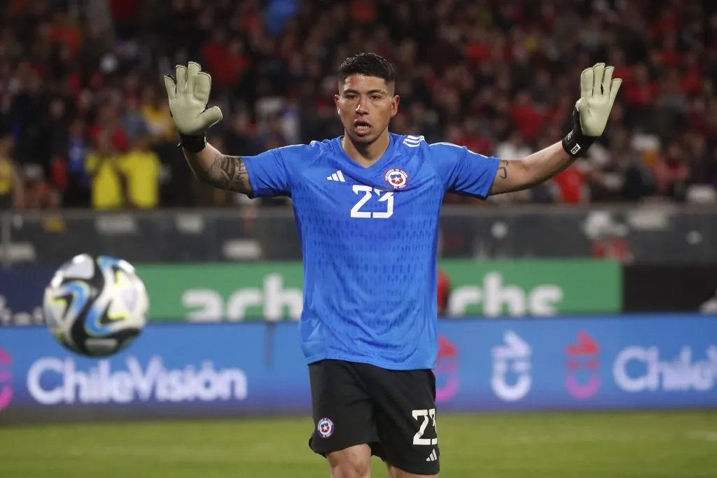 Brayan Cortés desliza que siente incomodidad en la cancha del estadio Monumental (Foto: Photosport)