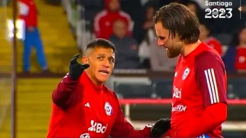 Video: El diálogo entre Sánchez y Brereton que se roba las miradas en las redes