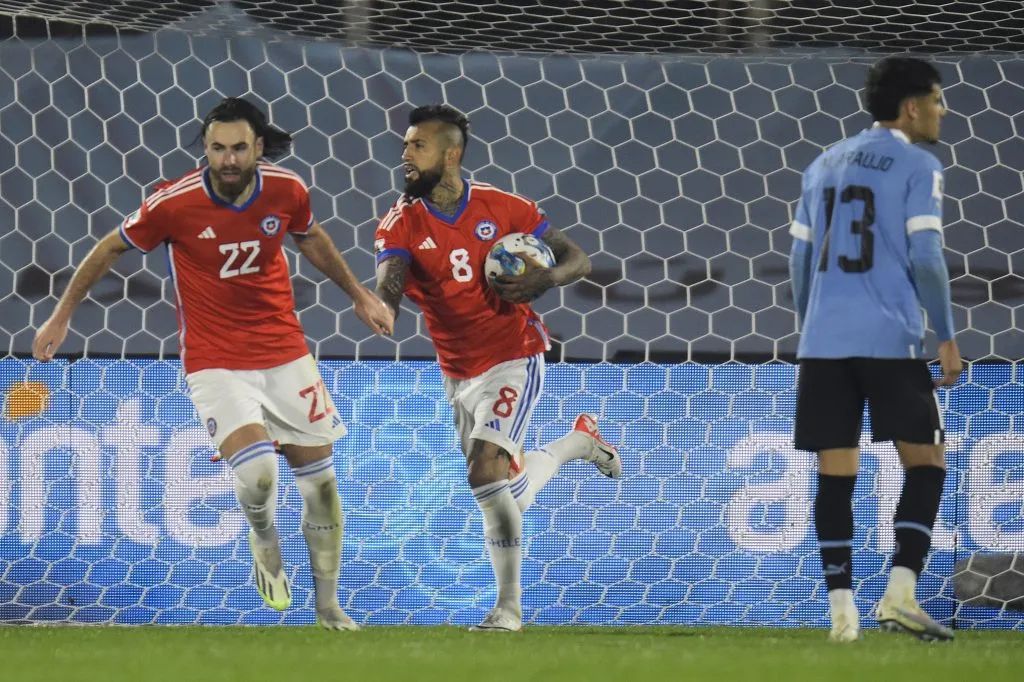 Vidal anotó el descuento de Chile ante Uruguay | FOTO: Dante Fernandez/Photosport