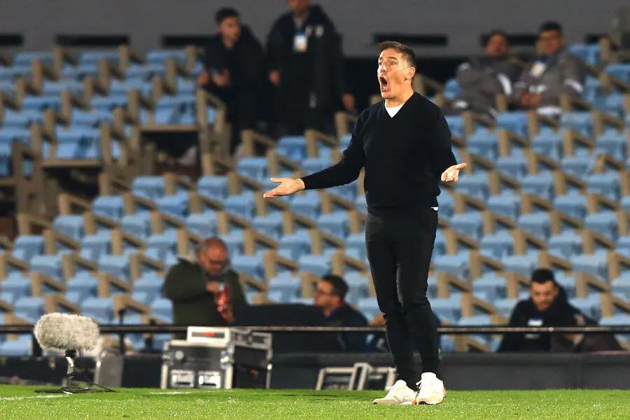 Berizzo llega apremiado ante Colombia. | Foto: Photosport