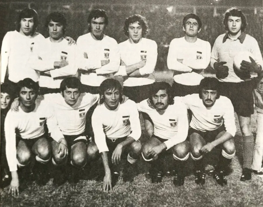 El plantel albo que rozó la gloria en 1973. | Foto: Archivo