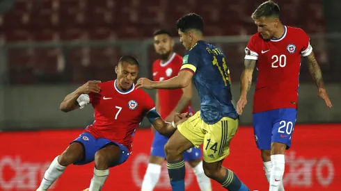 Chile enfrenta a Colombia en el estadio Monumental.