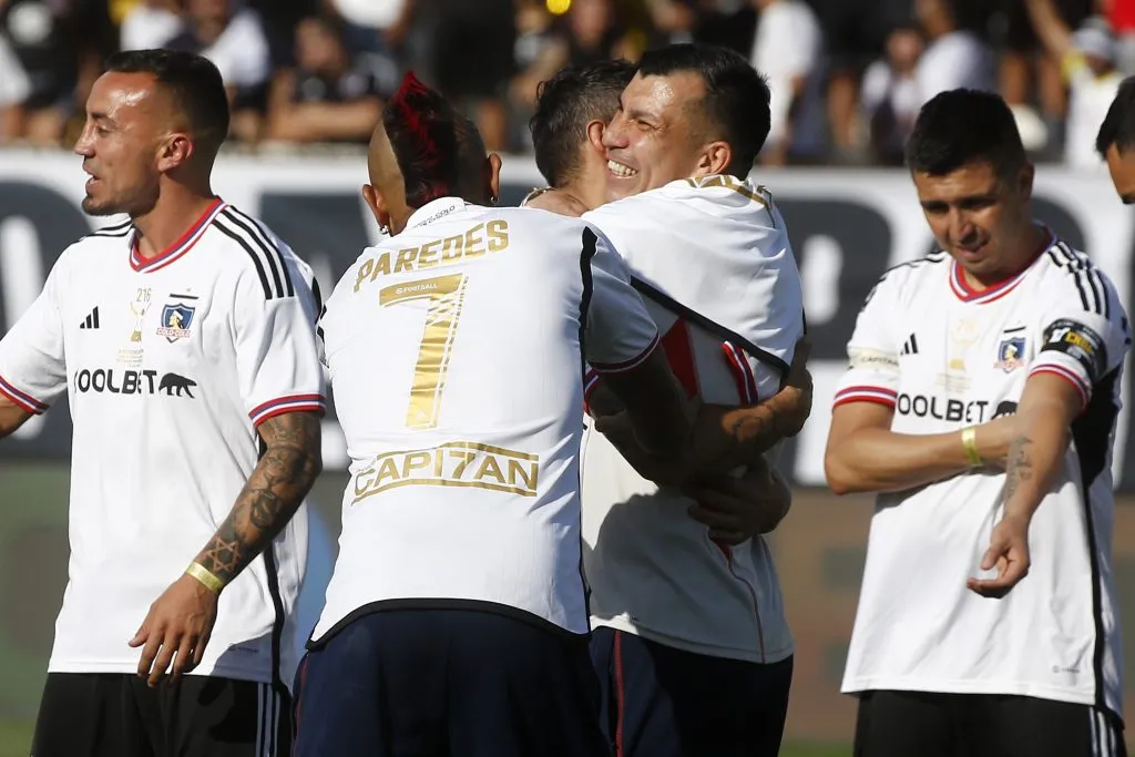 Gary Medel dijo presente en la despedida de Esteban Paredes | Foto: Agencia Uno