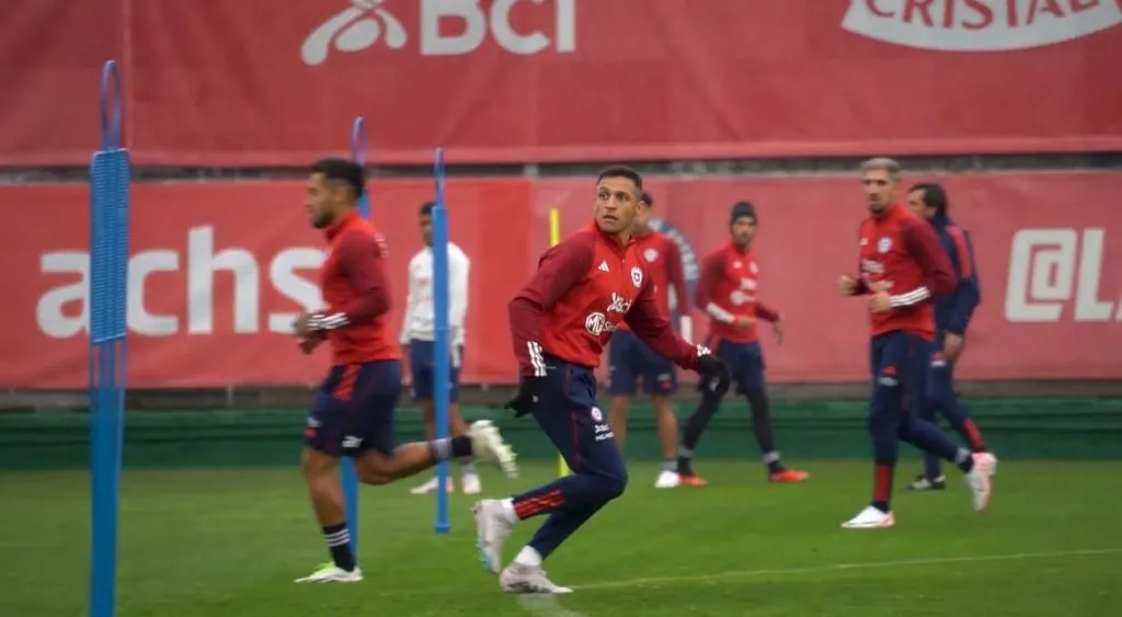 Sánchez entrenó a la par con sus compañeros | Foto: Captura ANFP