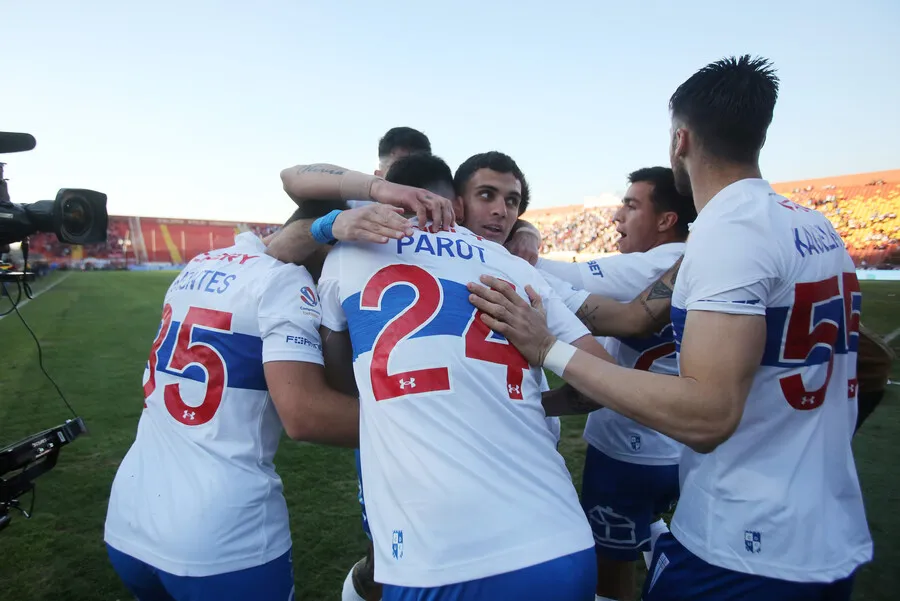 Parot y Saavedra encaminan su renovación con la UC | Foto: Photosport