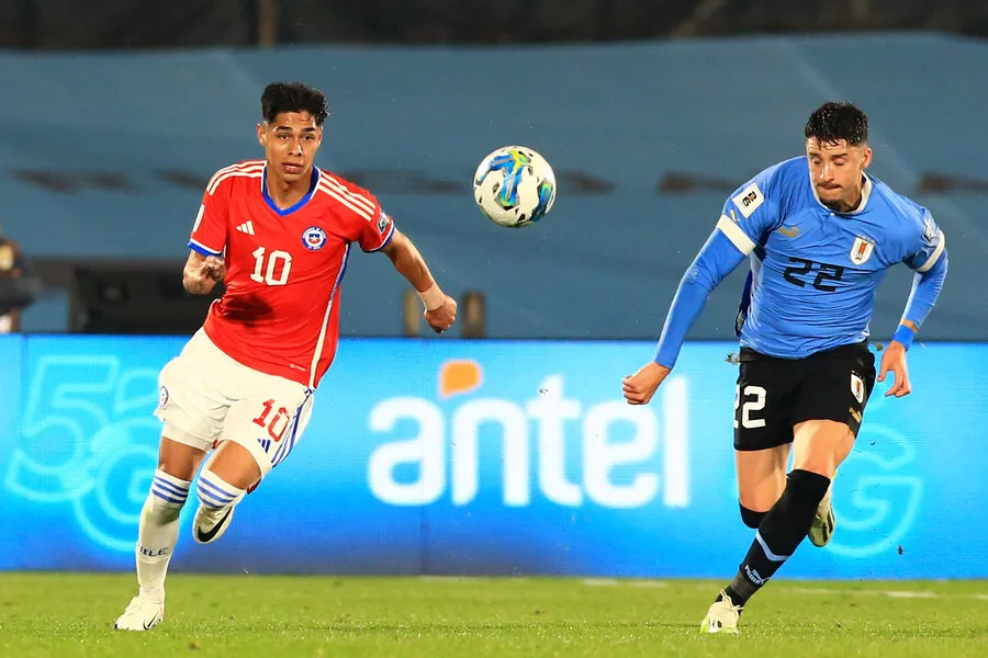 Darío Osorio vio minutos en la caída de Chile ante Uruguay | Foto: Photosport