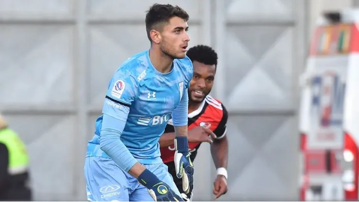 El joven portero de la UC recibió todo el apoyo de los hinchas