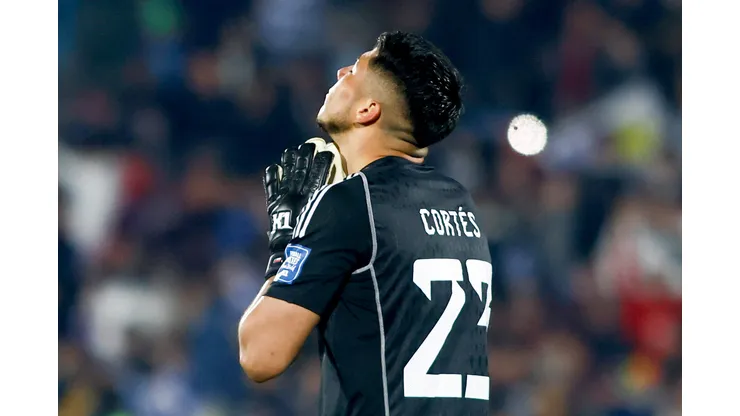 Òscar Wirth pide a Gabriel Arias en el arco de Chil