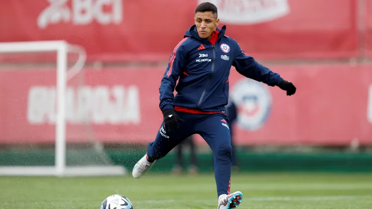 Alexis vuelve a entrenar e ilusiona a La Roja