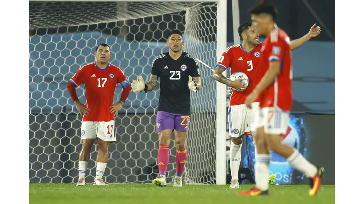 Brayan Cortés lamenta la derrota de la Selección Chilena ante Uruguay (Foto: Photosport)