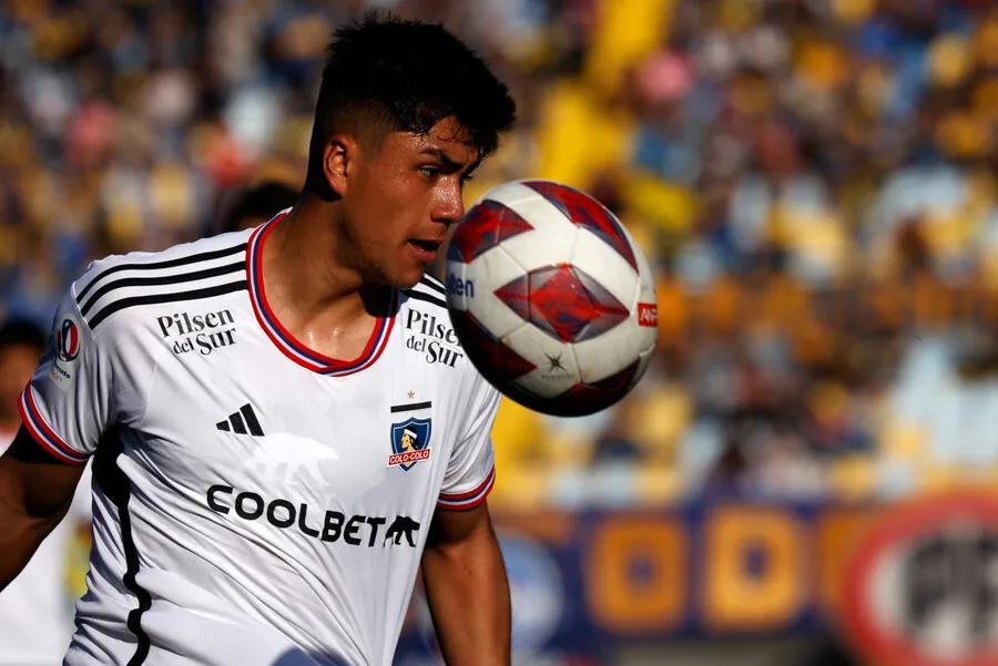 Damián Pizarro sigue en el ojo del huracán en Colo Colo. | Foto: Photosport