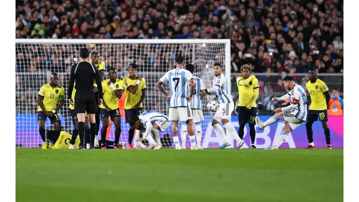 Lionel Messi marca un golazo en el triunfo de Argentina por 1-0 ante Ecuador (Foto: Getty)