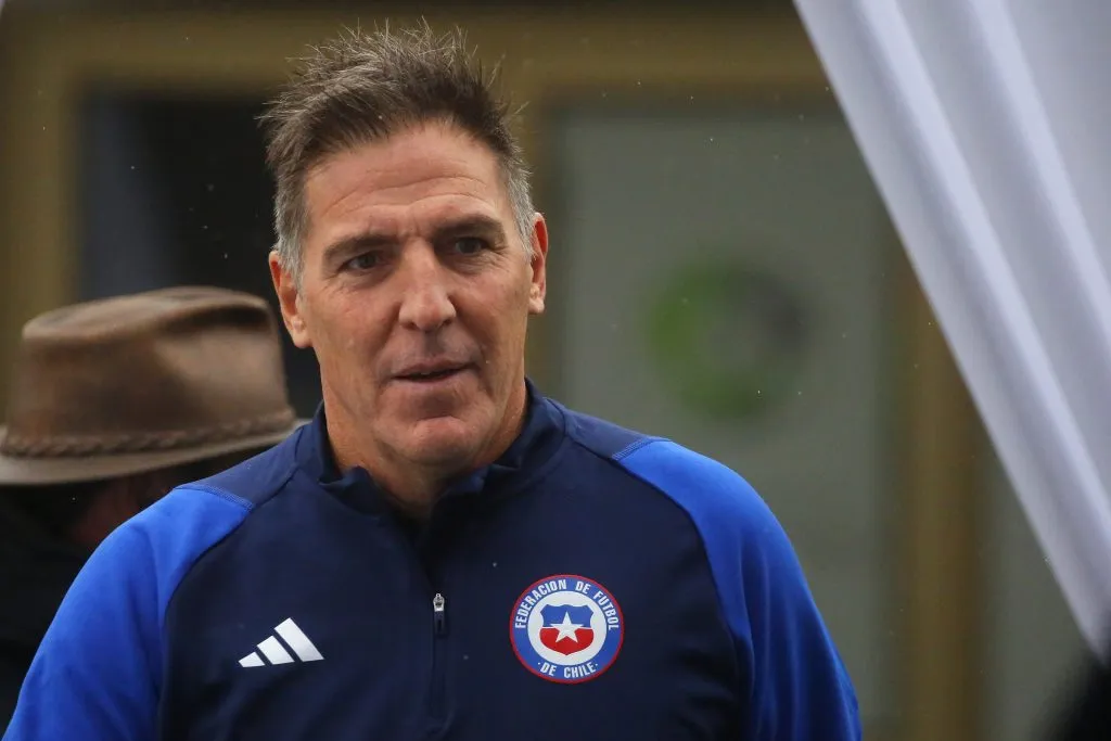 Eduardo Berizzo recibe respaldo del camarín por la decisión que tomó con Claudio Bravo (Foto: Photosport)