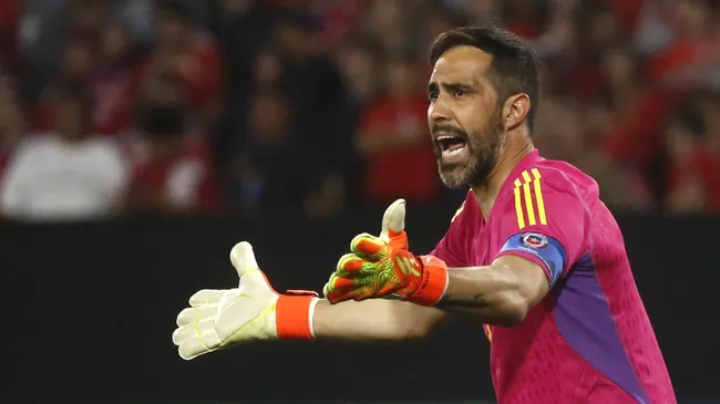 Claudio Bravo tiembla en el Betis y su continuidad no es para nada segura (Photosport)