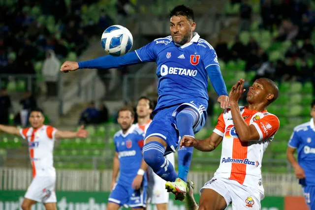 De volante y de central jugó Brun en la U (Photosport)