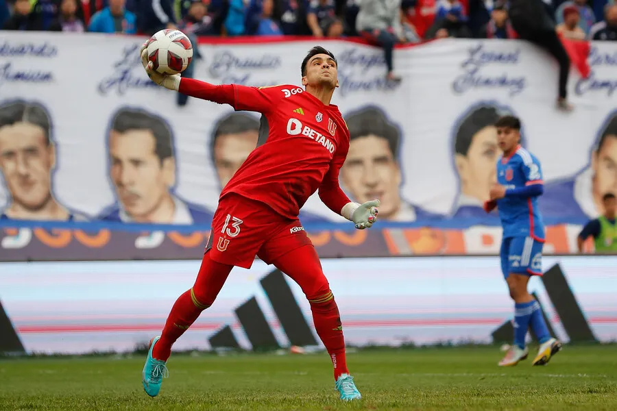 Toselli se adueñó del arco de la Universidad de Chile | Foto: Photosport