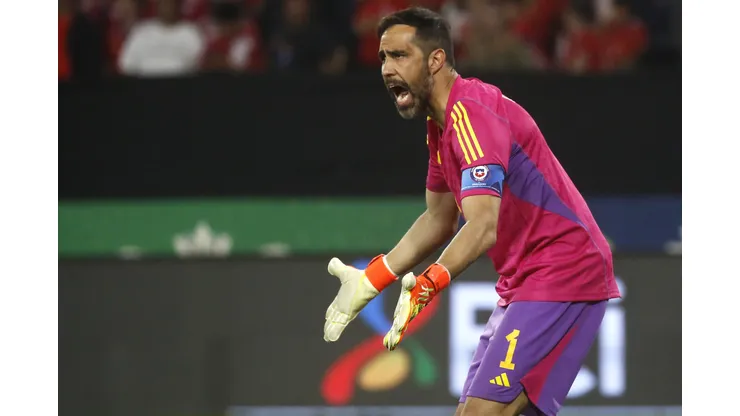 Óscar Wirth molesto con Claudio Bravo por el trato a Rafael Olarra