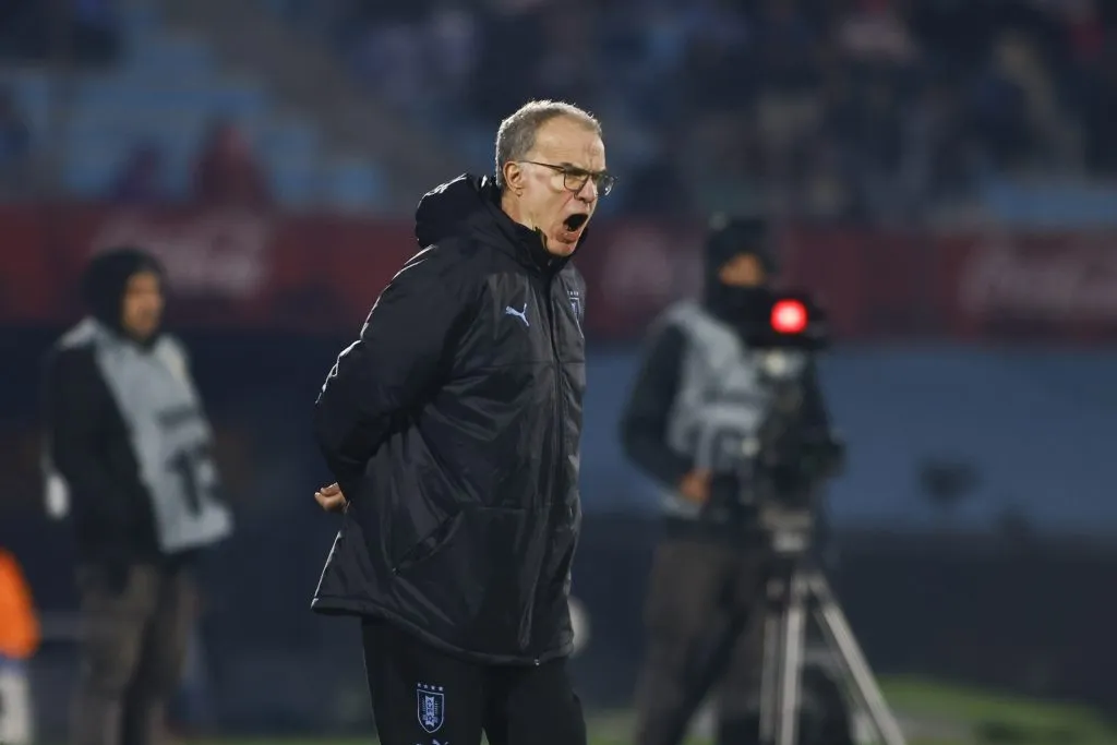 El DT de la Selección de Uruguay, Marcelo Bielsa, se medirá ante Chile en el inicio de las Eliminatorias (Foto: Getty)