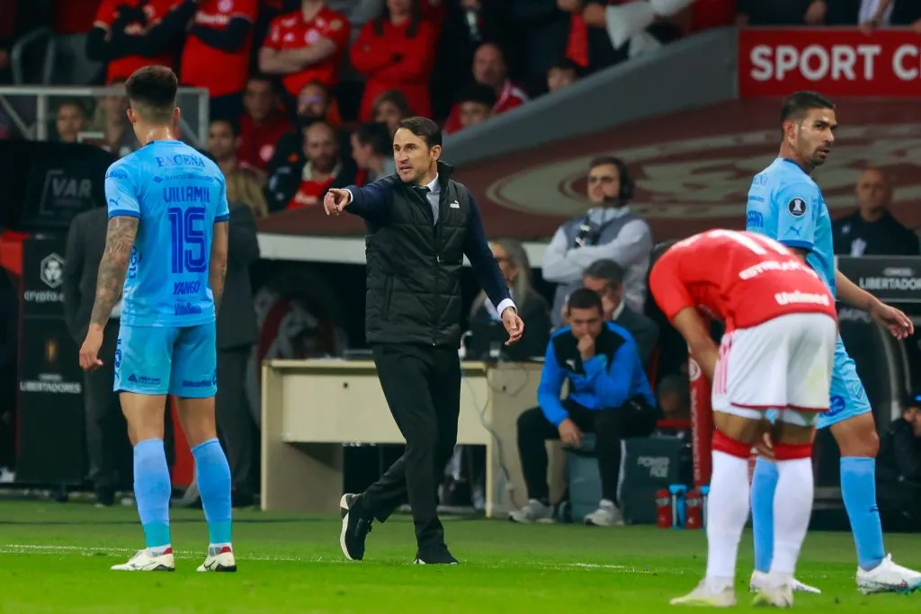 Beñat San José y Ronnie Fernández deberán disputar un nuevo torneo de cuatro meses a raíz de la crisis que vive el fútbol boliviano (Foto: Photosport)