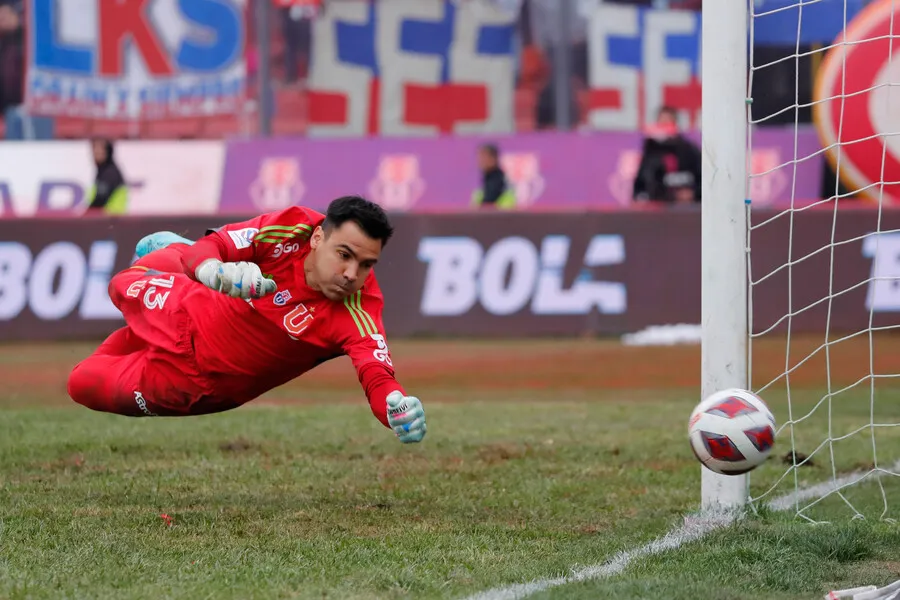 Toselli se adueñó del arco azul. | Foto: Photosport