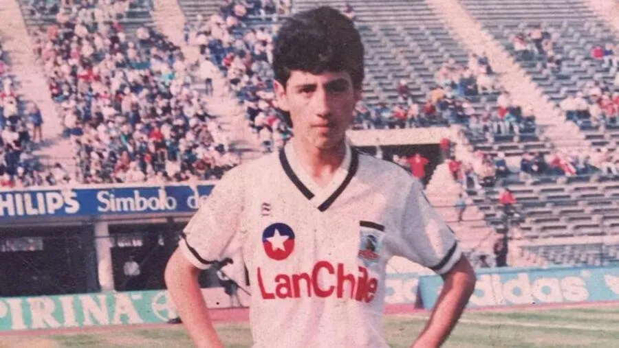 Nelson Sandoval con la casaca alba. | Foto: Twitter @Nelson140811