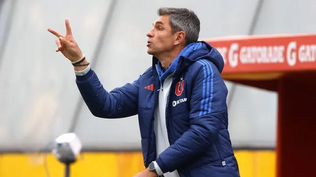 Mauricio Pellegrino modificó la táctica en el momento justo, pero se equivocó en los cambios (Photosport)