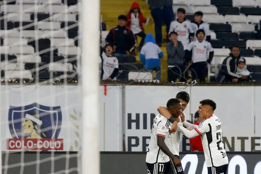 Thompson y Pizarro se perdieron el Superclásico por indisciplina. | Foto: Photosport