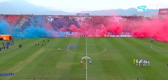 La panorámica de la salida de la U a la cancha (Captura TNT Sports)