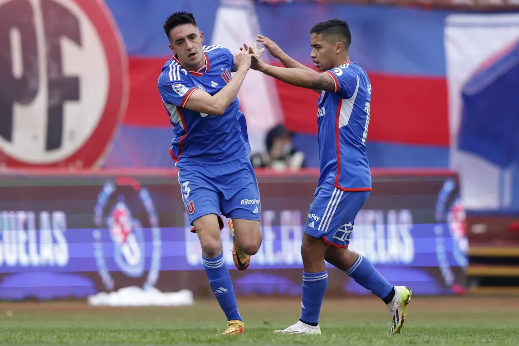 Ignacio Tapia festeja su primer gol en la U y en un Superclásico (Photosport)