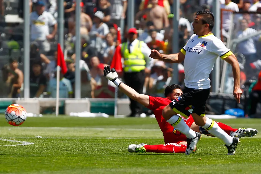 Gonzalo Fierro disputó muchos Superclásicos con Colo Colo | Foto: Photosport