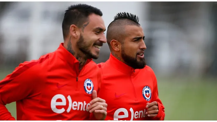 Vidal y Pinilla compartieron camarín en la Roja, donde levantaron el título de la Copa América.