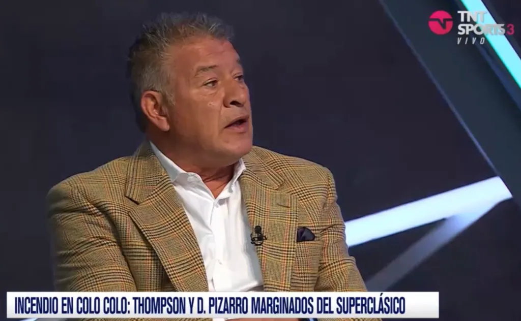 Claudio Borghi barre con Thompson y Pizarro por su indisciplina (TNT Sports)