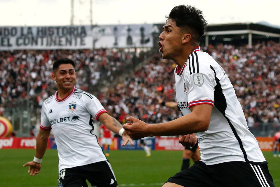 Ambos jugadores de Colo Colo fueron castigados para el Superclásico | Foto: Photosport