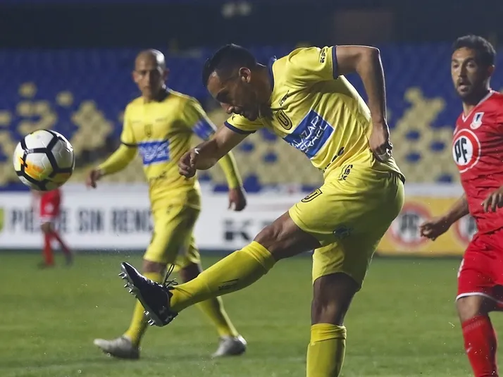 Volante que recibe la bendición de Gary Medel apaña a De La Fuente con emotivo posteo