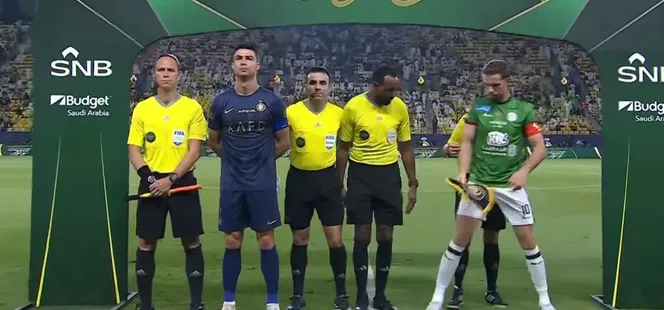 Maza fue el árbitro de este partidazo en Arabia Saudita | Foto: Captura