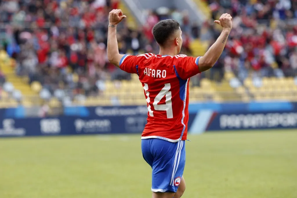 Julián Alfaro marca el segundo gol de la selección chilena