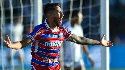 Lucero celebrando un gol que no sirvió de absolutamente nada.