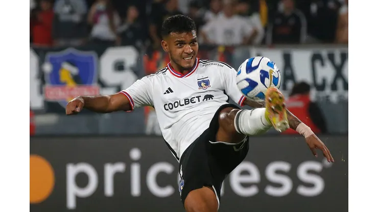 El joven defensa de Colo Colo es titular en La Roja Sub 23. (Foto: Jonnathan Oyarzun/Photosport)