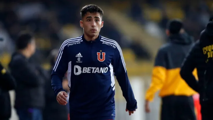 La U atenta al presente de Lucas Assadi en La Roja